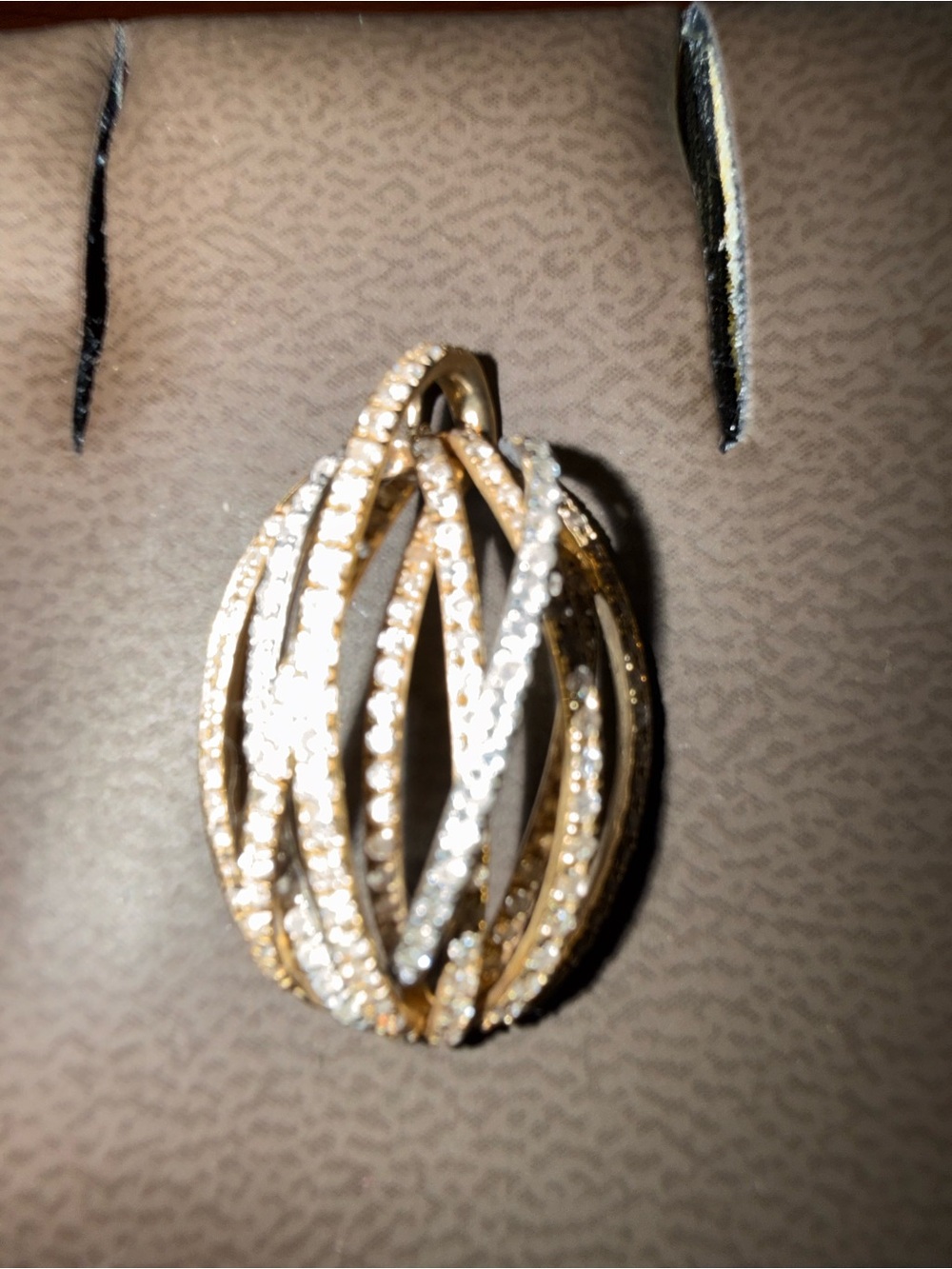 Diamond 18k Gold and white gold Twisted Pavé Pendant